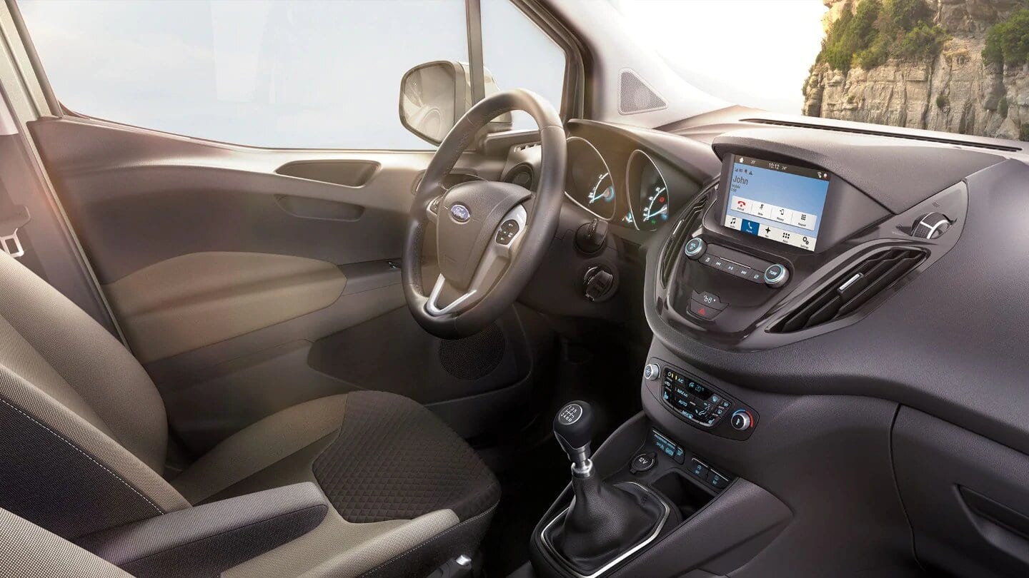 Ford Tourneo Courier precio interior