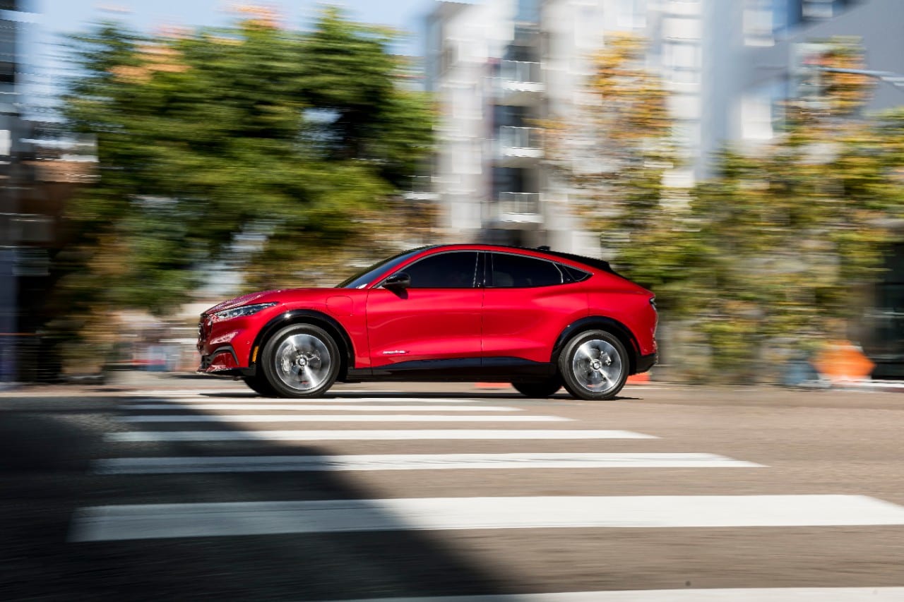 Comprar Ford Mustang Mach-E rojo