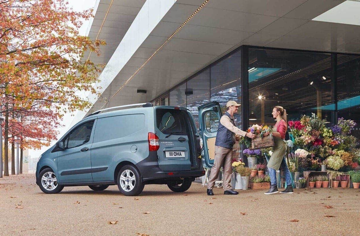 ford transit courier empresa