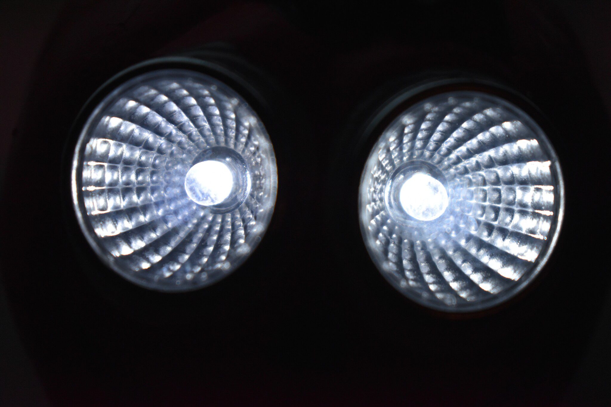tipos de luces de un coche freno halógenas