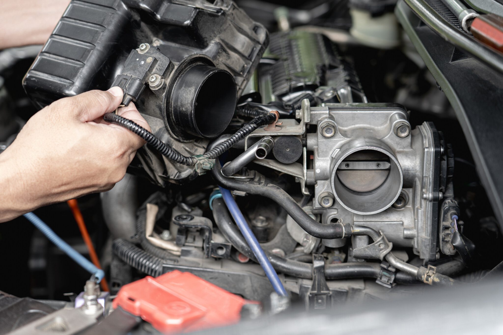 Close,Up,Old,Throttle,Body,Of,Car,In,Engine,Room sistema distribucion valvula