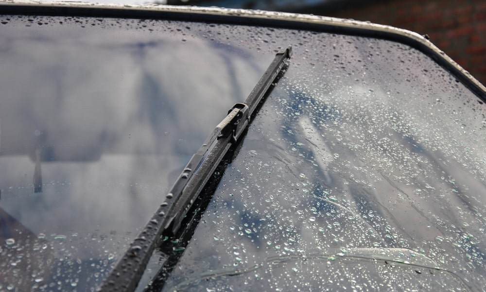 Parabrisas bajo la lluvia