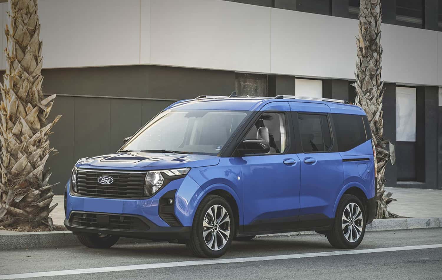 Ford Tourneo Courier azul