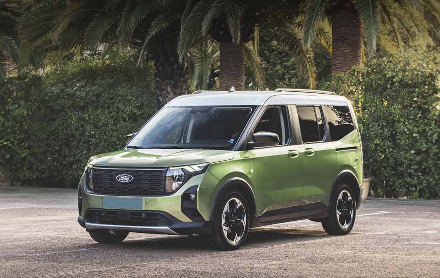Ford Tourneo Courier verde