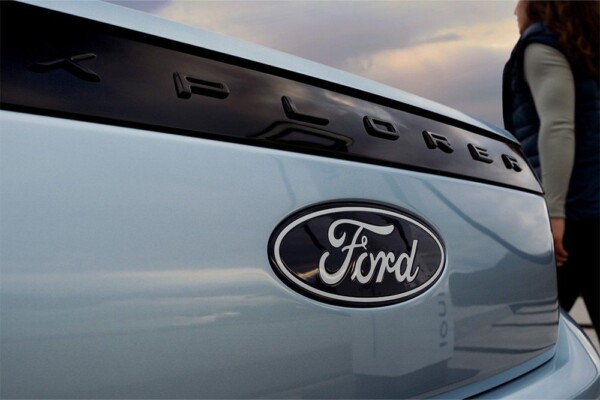 ford-explorer-vs-toyota-highlander Ford Explorer logo