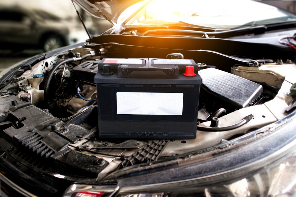 Car,Battery,With,Blank,White,Sign,,,Battery,Placed,On bateria coche verano