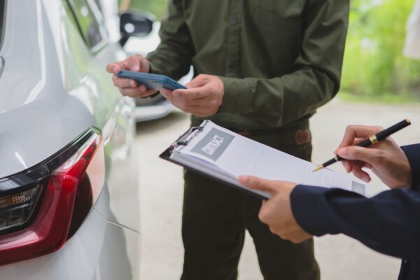 Car,Insurance,Protects,Against,Financial,Loss,From,Accidents,Or,Theft. historial vehículo clave para compra